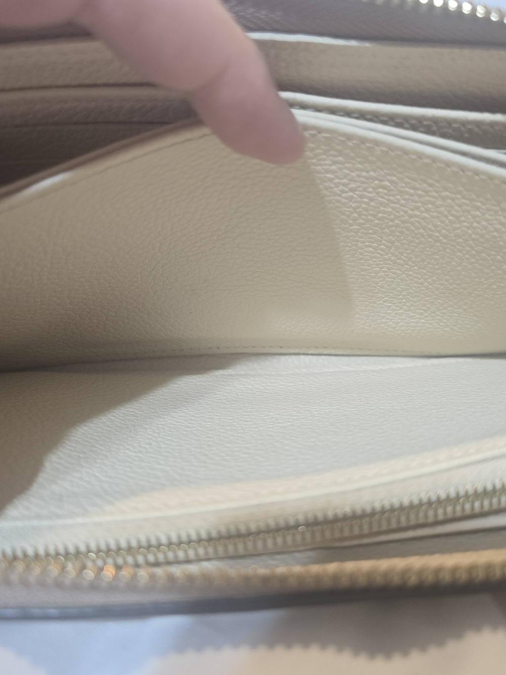 Authentic Louis Vuitton Empreinte Monogram Zippy Wallet - Cream/Tan Microchipped - Picture 3 of 16